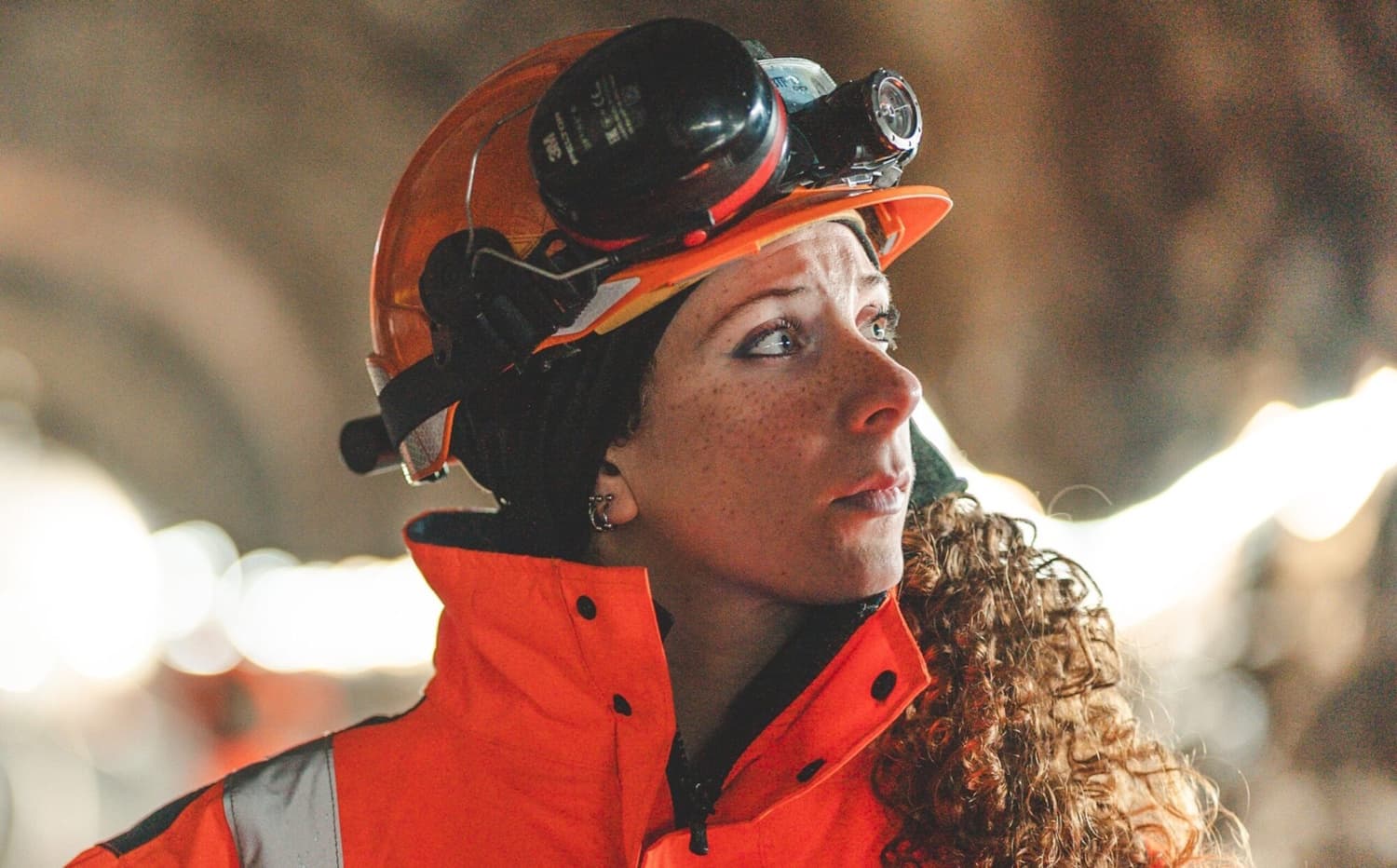 SPÉCIAL FEMMES – OCÉANE BLANCHARD TRACE SA VOIE DANS LES TUNNELS FERROVIAIRES